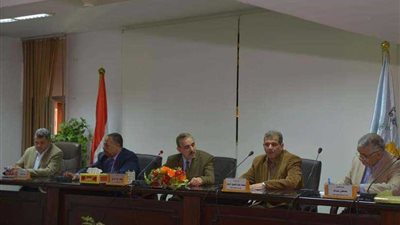 محافظ أسيوط: خطط فعالة للقضاء على الأمية وعقد 20 دورة تدريبية لمعلمي الفصول وتكريم المتحررين من الأمية