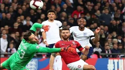 خماسية الإنجليز في التشيك تتصدر عناوين الصحف الإنجليزية