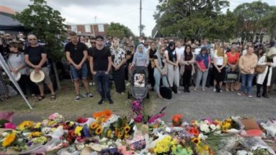 الآلاف يتجمعون في 