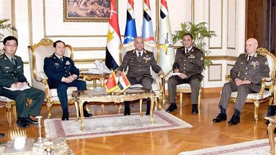 وزير الدفاع يبحث مع نظيره الصيني التحديات على الساحتين الإقليمية والدولية