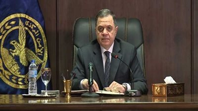 وزير الداخلية يعتمد حركة تنقلات محدودة