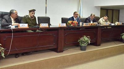 محافظ أسيوط يعقد اجتماعا تنسيقيًا لمناقشة استعدادات الاحتفال بالعيد القومي