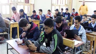 عدم تمكن الطلاب من أداء الامتحان على التابلت لاستمرار سقوط السيستم