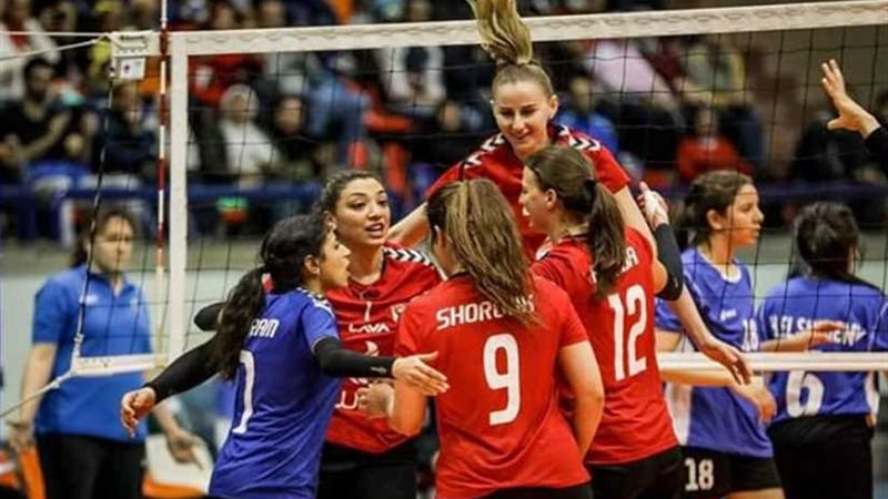 الاثنين سيدات طائرة