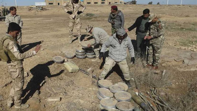 بدء إزالة ألغام زرعها