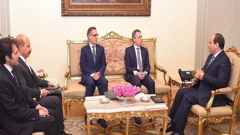 الرئيس السيسي يعرب