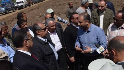 محافظ بني سويف ووزير الزراعة يفتتحان موسم زراعة القطن بمحطة سدس للبحوث