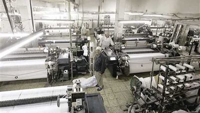 النظر في تسوية مؤهلات العاملين بغزل المحلة بعد توفير العمالة الفنية