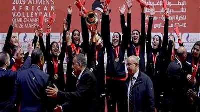 نجمات طائرة الأهلي بعد تتويجهن بالنجمة العاشرة