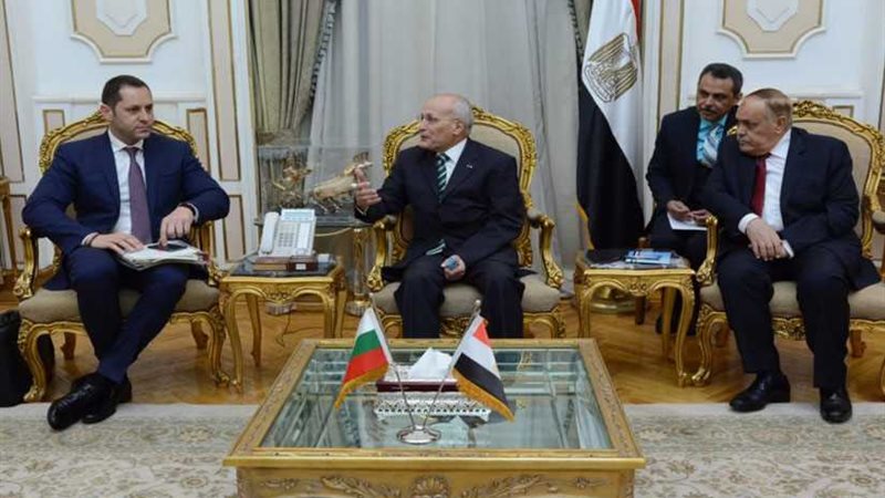 العصار والتراس يناقشان