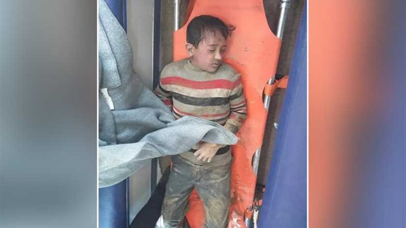 انتشال جثة طفل سقط