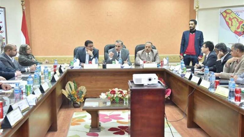 محافظ أسيوط يلتقي