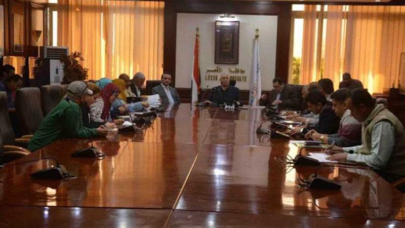 محافظ الأقصر يناقش