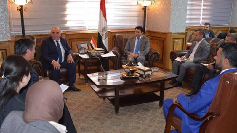وزير الشباب يلتقي