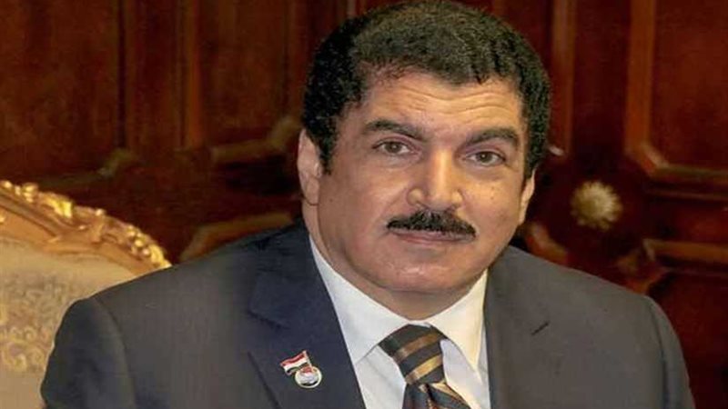 عزت سكرتيرا لمدينة