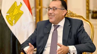 رئيس الوزراء يتفقد محلجي القطن بالفيوم