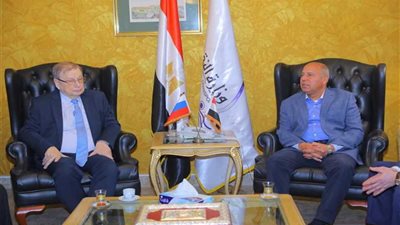 الوزير يبحث مع شركة روسية توريد وتصنيع 1300 عربة سكة حديد للركاب