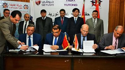 توقيع عقد توريد 125 أتوبيسا للشركة القابضة للنقل البري والبحري بقيمة 356 مليون جنيه