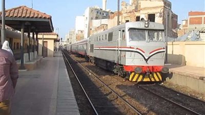 قطارت إضافية بين أسوان والسد العالى