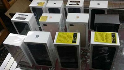 جمارك أرقين تحبط محاولة تهريب هواتف محمولة وكاميرات