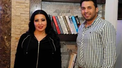 سمية الخشاب تتناسى أحزانها في أحد كافيهات الدقي