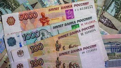 العقوبات الأمريكية الوشيكة تعصف بالروبل الروسي