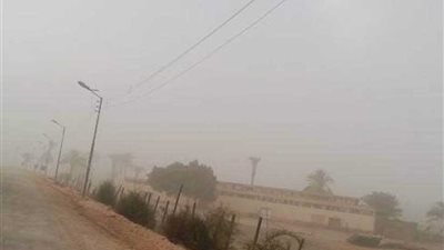 موجة رياح محملة بالرمال والأتربة في شمال سيناء