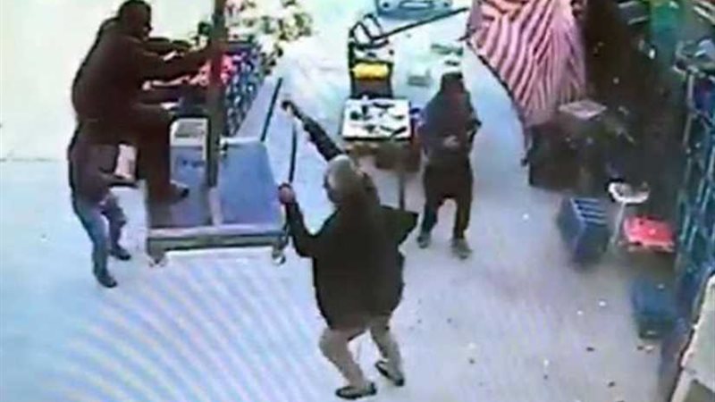 رجل يطير في السماء