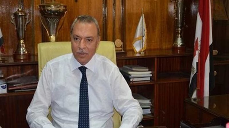 محافظ قنا يفتتح عددًا