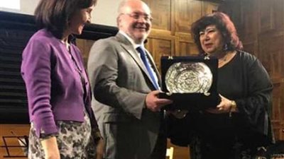 وزيرة الثقافة تتسلم تكريم الجامعة الكاثوليكية بميلانو