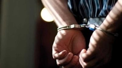 ضبط راكب بمطار القاهرة لمحاولته تهريب أكثر من 21 ألف دولار أمريكي