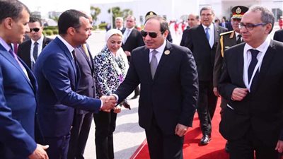نشرة 24 ..الرئيس السيسي يعود لأرض الوطن بعد المشاركة في القمة العربية بتونس .. وليفربول يتخطى توتنهام برأسية صلاح