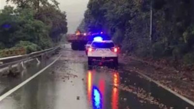 اليونان تعلن حالة الطوارئ في جزيرتين بسبب الأمطار الغزيرة