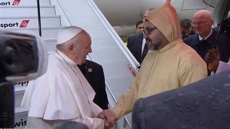 بابا الفاتيكان يصل