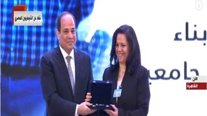 الرئيس السيسي يكرم