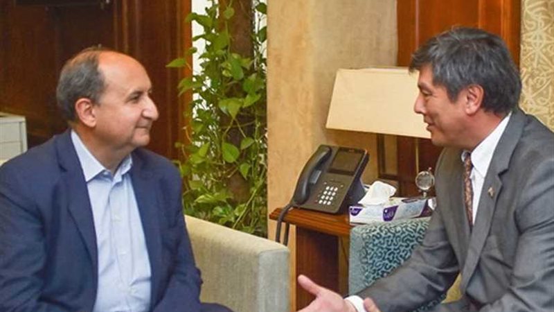 وزير الصناعة يبحث