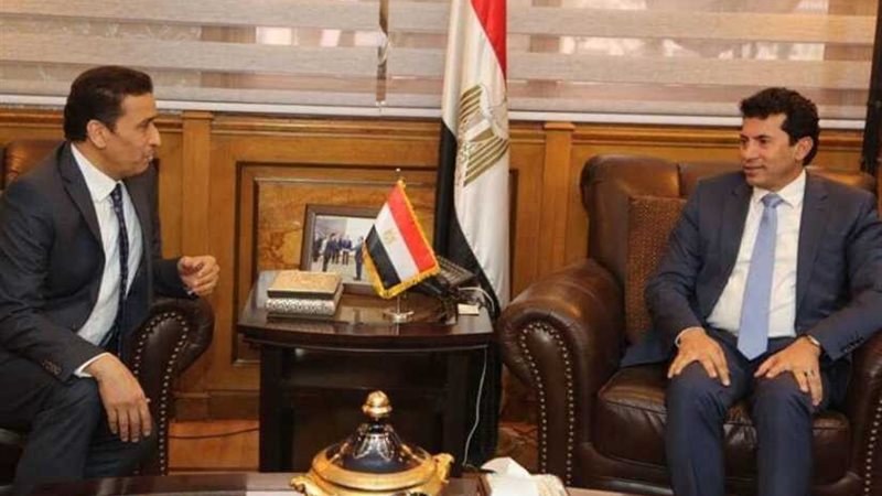 وزير الرياضة يلتقي