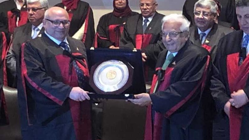 جامعة عين شمس تكرم