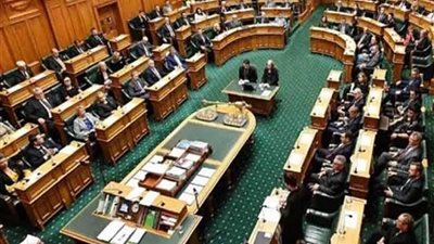 البرلمان النيوزيلندي يوافق على مشروع قانون بفرض قيود علي حيازة الأسلحة