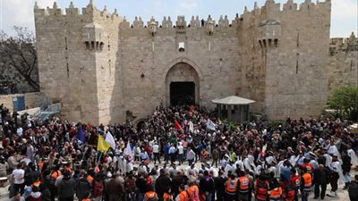 شاهد.. 50 ألف مصلٍ يحيون ذكرى الإسراء والمعراج برحاب الأقصى