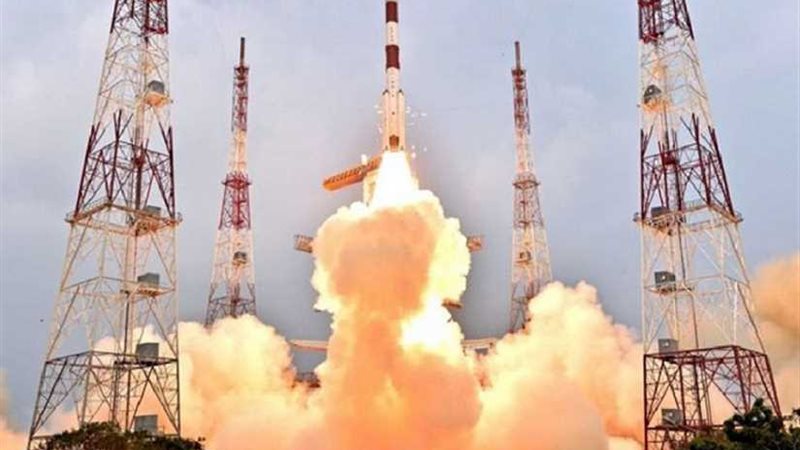 الهند تطلق 29 قمرا