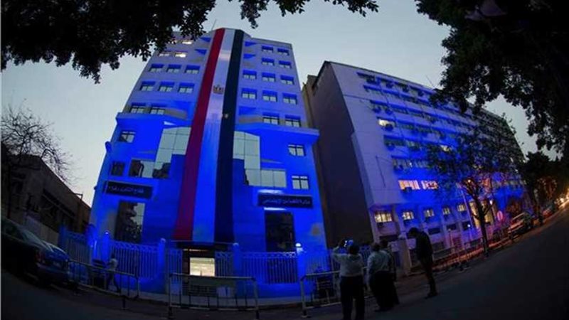 اللون الأزرق يزين