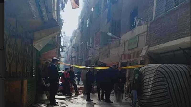 انهيار جزء عقار قديم