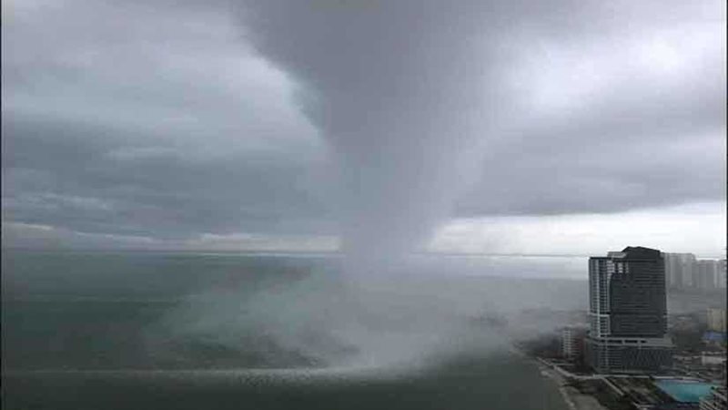 دوامة مائية أعلى