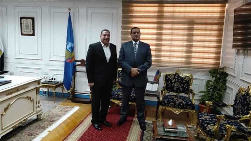 محافظ البحيرة يدعم