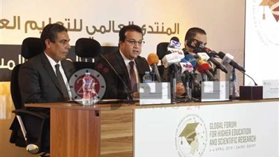 تفاصيل الجلسة العلمية الأولى للمنتدى العالمي للتعليم العالي والبحث العلمي