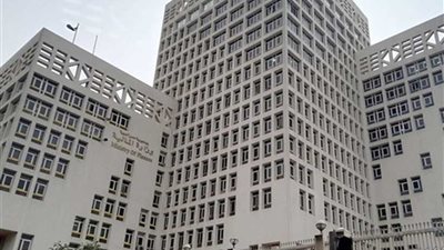 عاجل.. وزارة المالية: تقديم موعد صرف مرتبات العاملين بالدولة لشهري أبريل ومايو