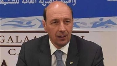 العريان يهدي درع اللجنة الأوليمبية لرئيس 