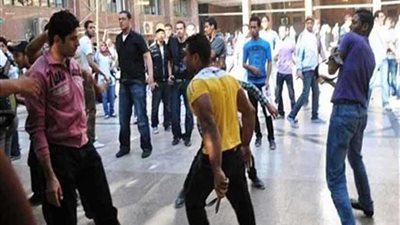 طالب يتعدى على زميله بقليوب