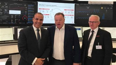 السفير المصري في برلين يبحث بمعرض 